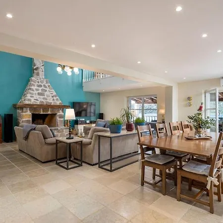 Villa Luxury Lovely Decorated Seaside With Private Pool
