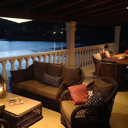 Luxury Lovely Decorated Seaside With Private Pool Vinišće
